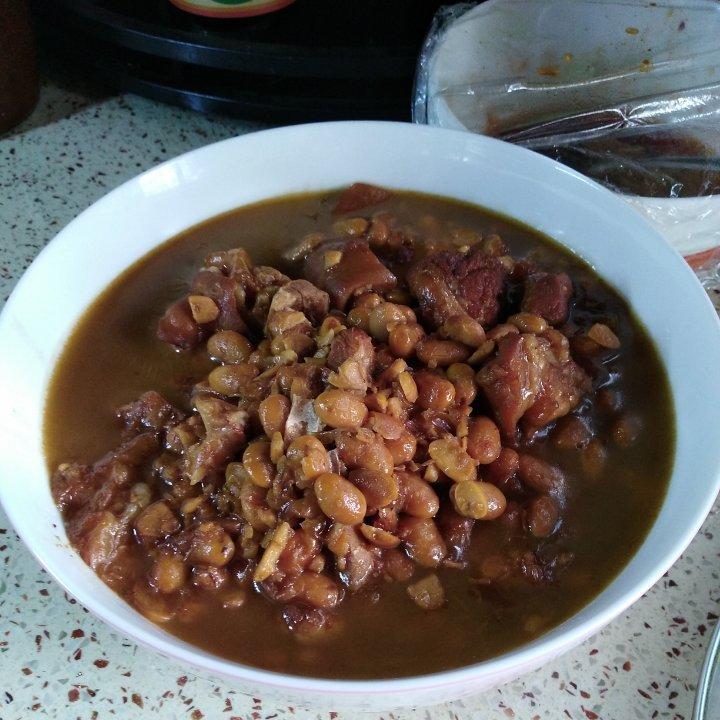 流口水的黄豆炖猪蹄     （参考黄小厨版本）