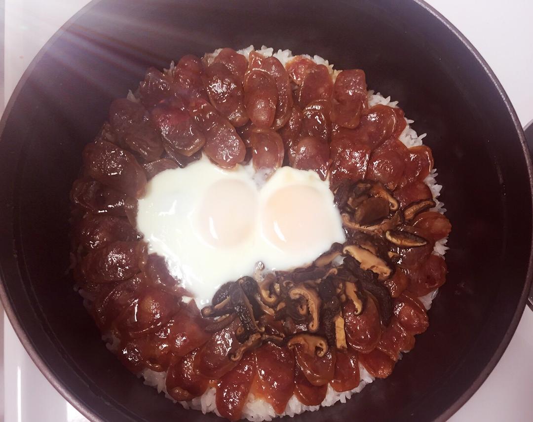 铸铁锅腊肠煲仔饭