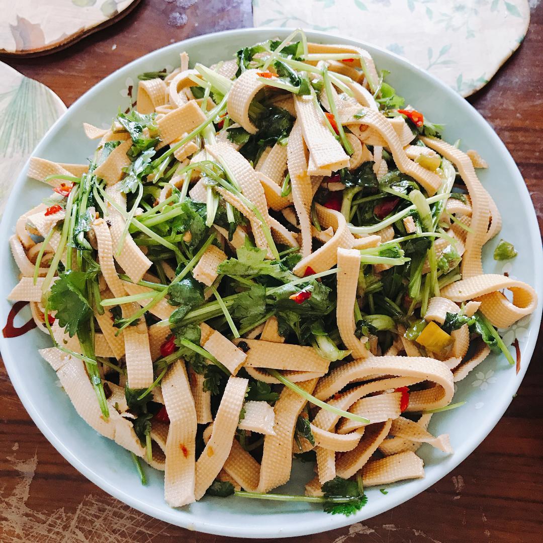 凉拌千张香菜的做法