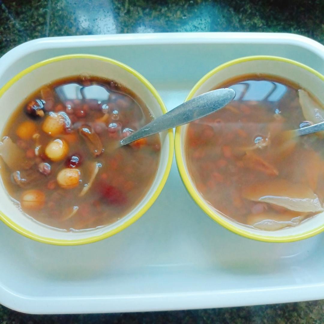 2022年最后的杰作，煲一锅降火，去湿，补气，心情烦躁，睡眠不足的好吃又清甜的红豆薏米莲子玉竹百合红枣糖水