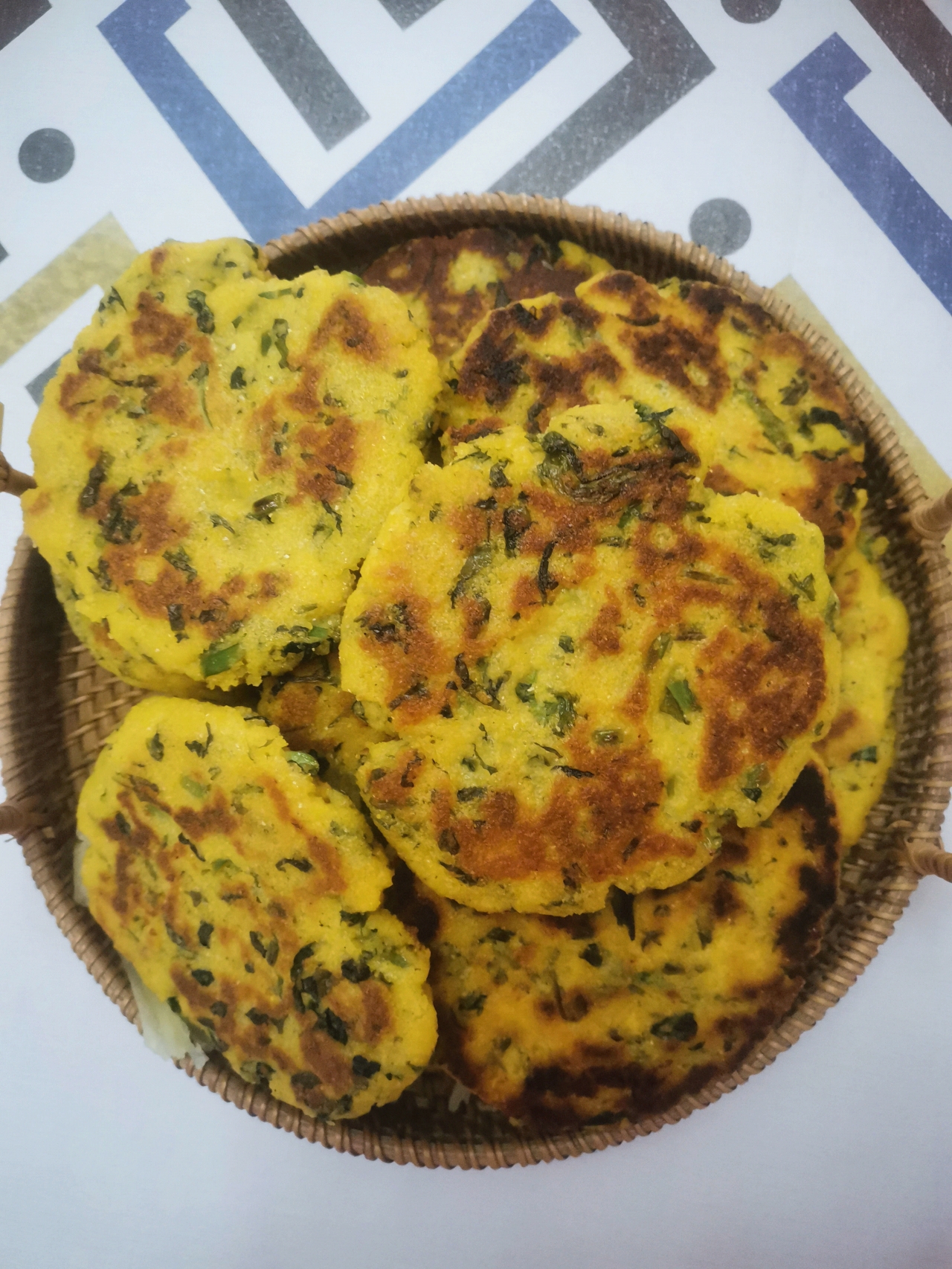 玉米面菜饼子（贴饼子）