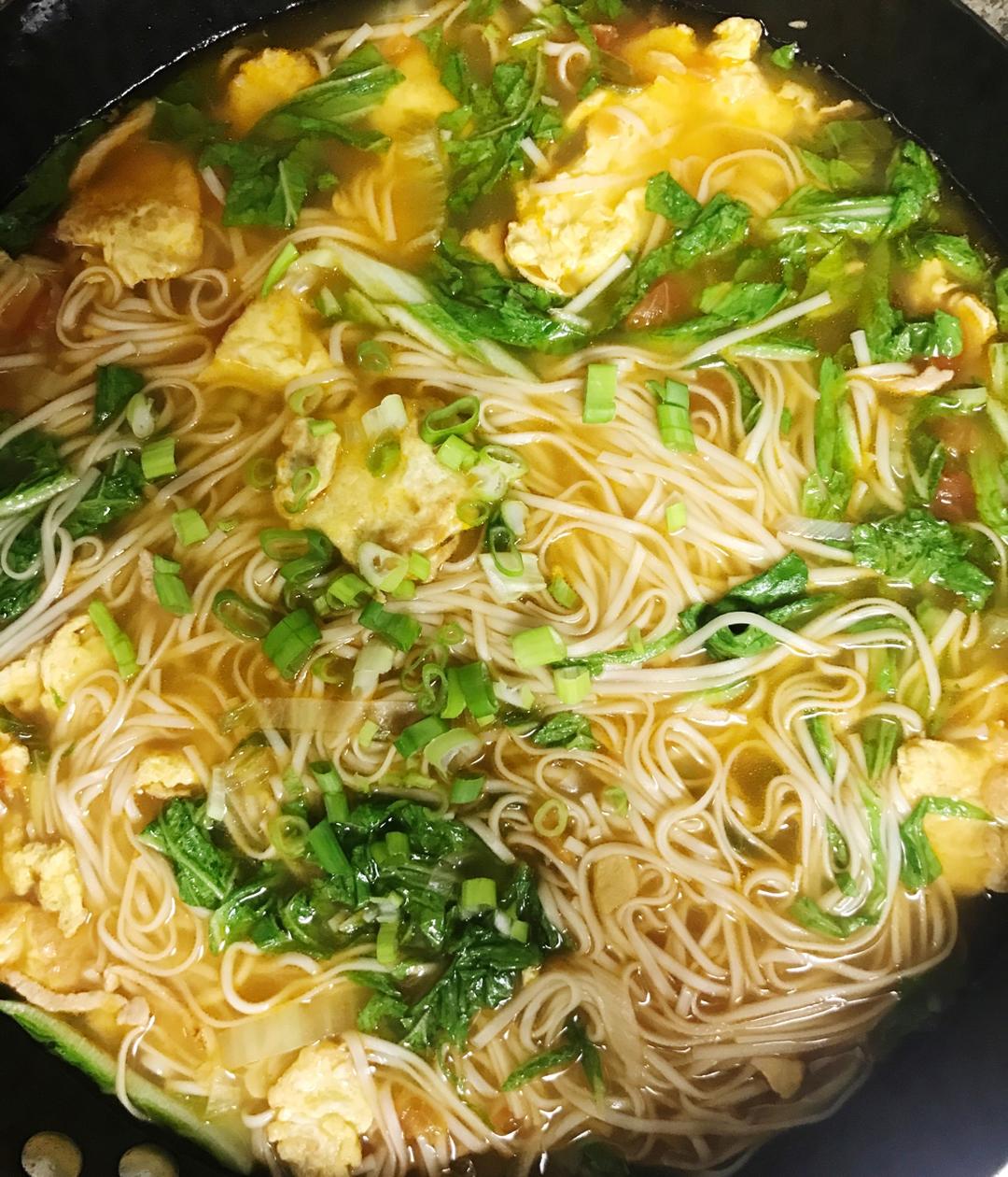 西红柿鸡蛋挂面汤