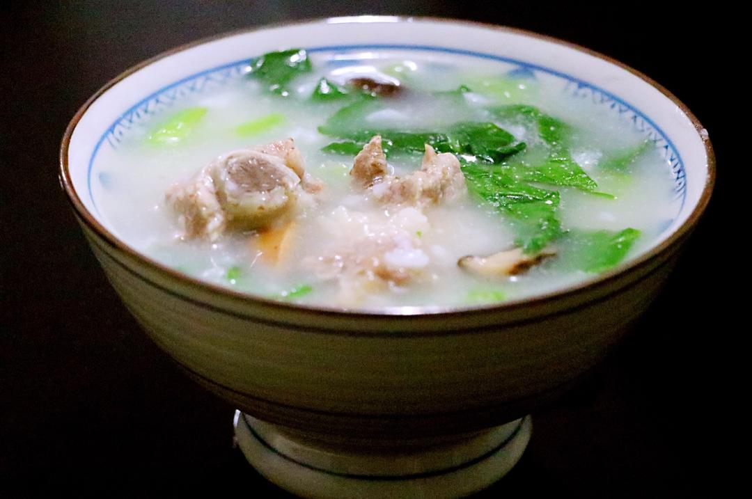 作品 yoyor做的晚餐2018年1月21日 今晚煲了排骨春菜砂锅粥,得喝三碗