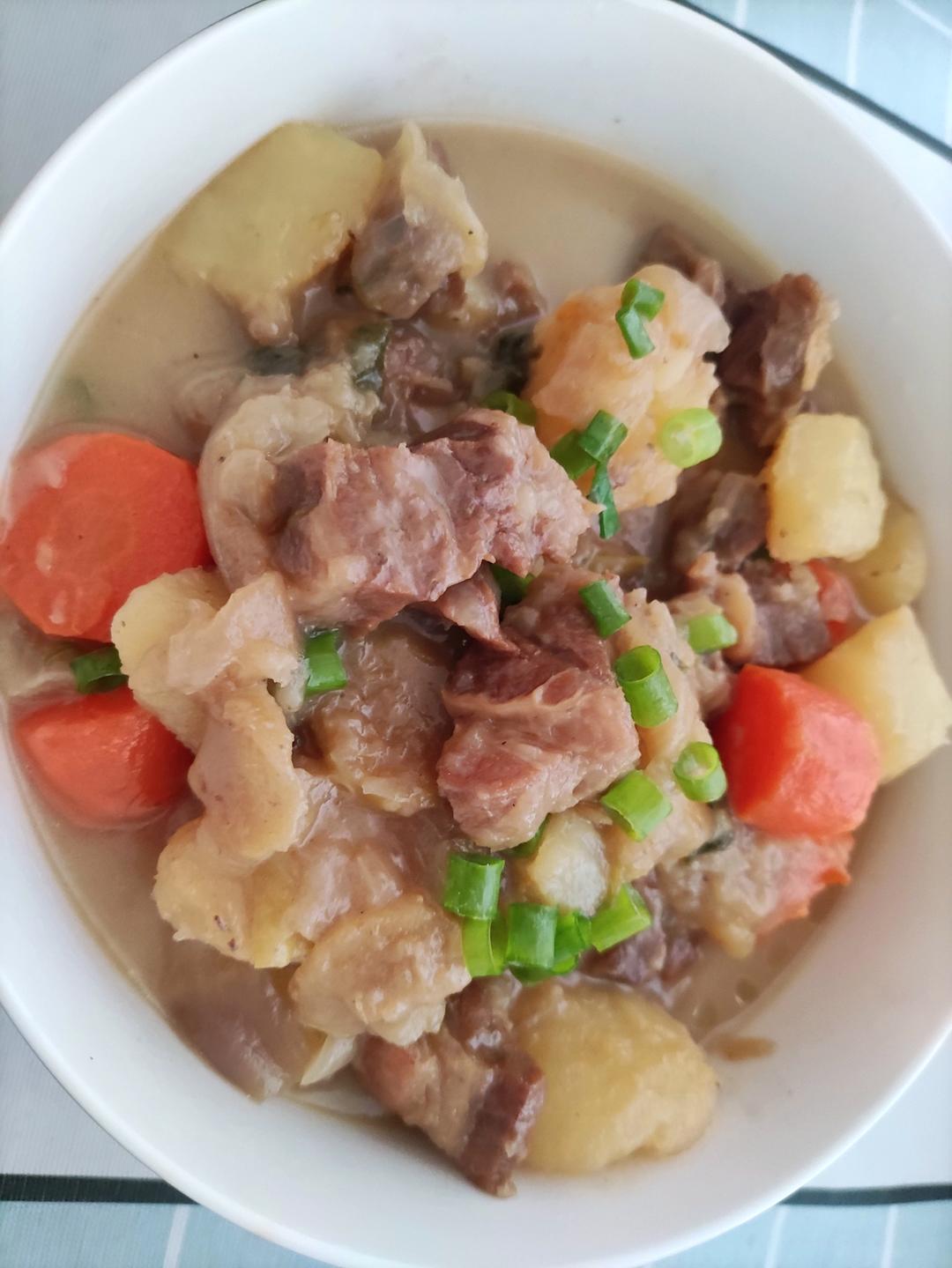 沙沙土豆胡萝卜炖牛肉