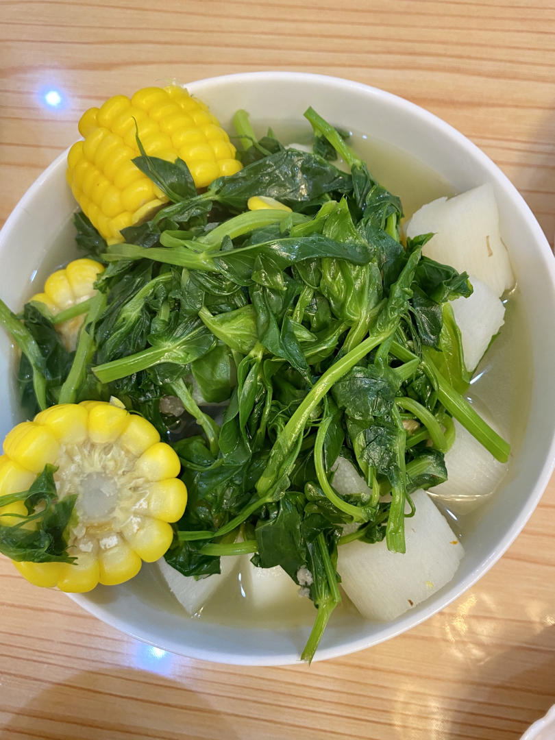 连吃三碗的玉米山药排骨汤