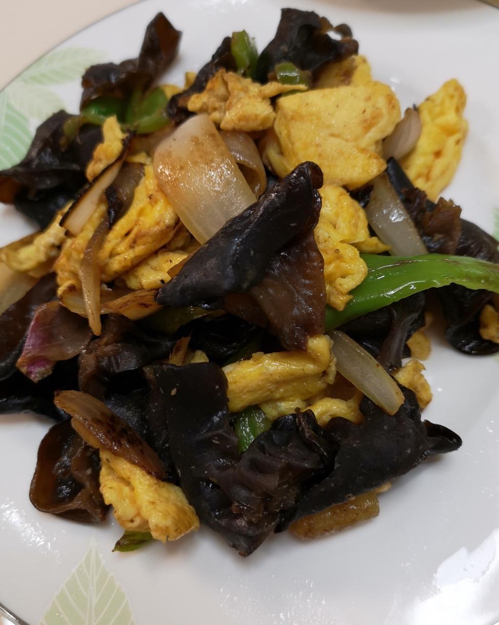 洋葱木耳炒鸡蛋