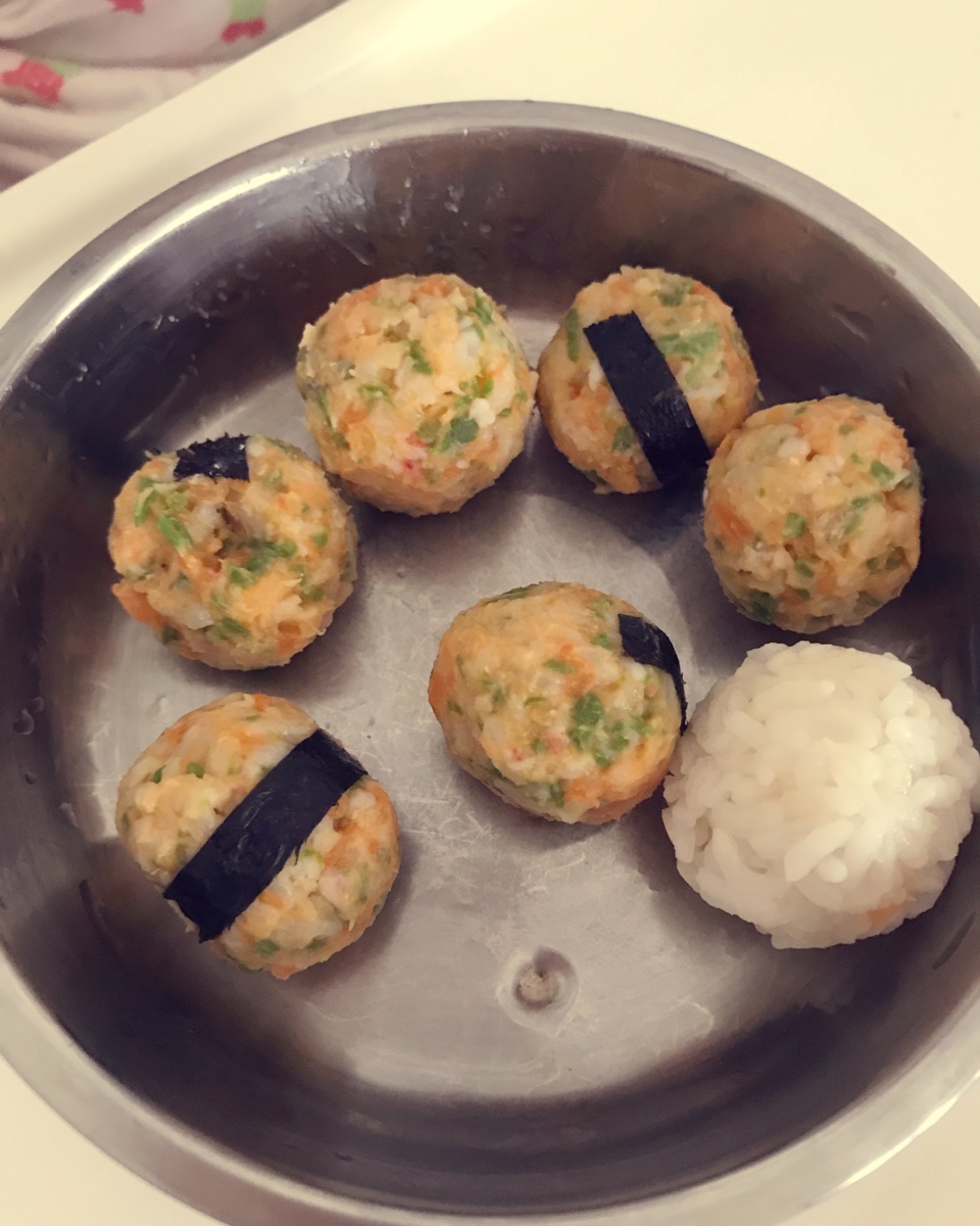 宝宝辅食·鲜虾土豆泥时蔬肉松饭团
