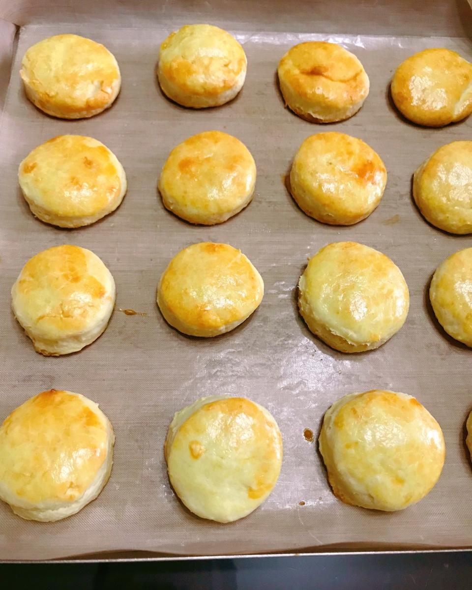 【视频】3分钟 奶油司康Scone(可能是世界上最快手的司康) 消耗淡奶油～