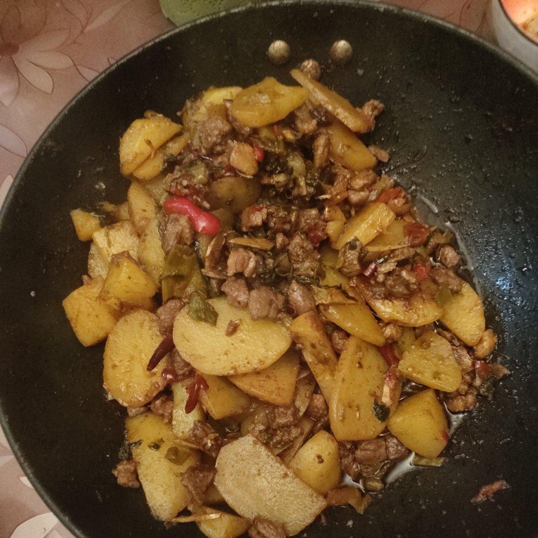 酸菜炒鸭肉
