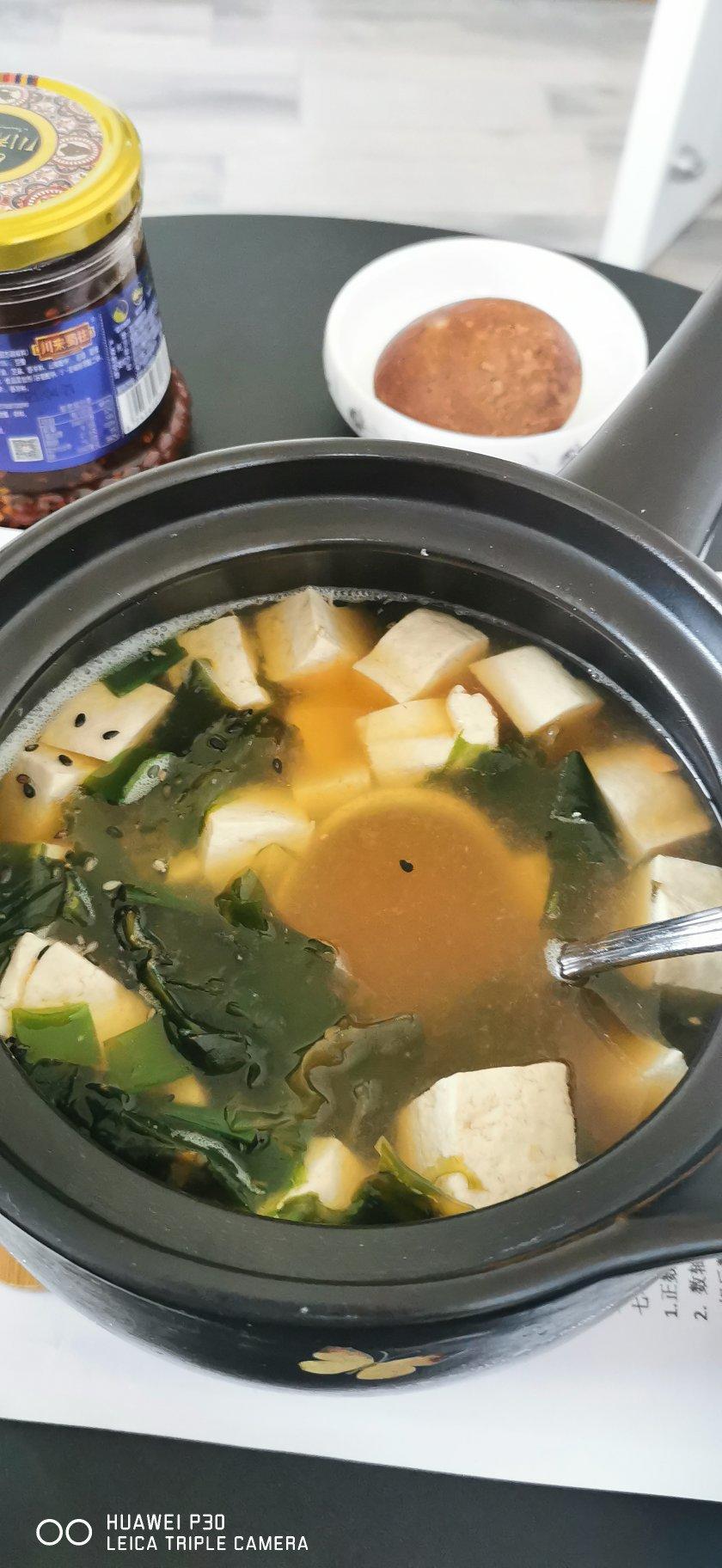 裙带菜豆腐酱汤