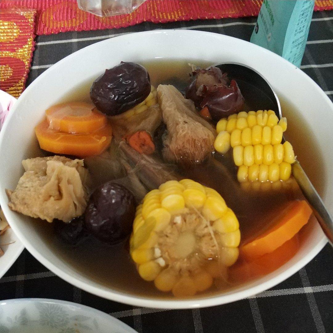 红枣枸杞乳鸽汤