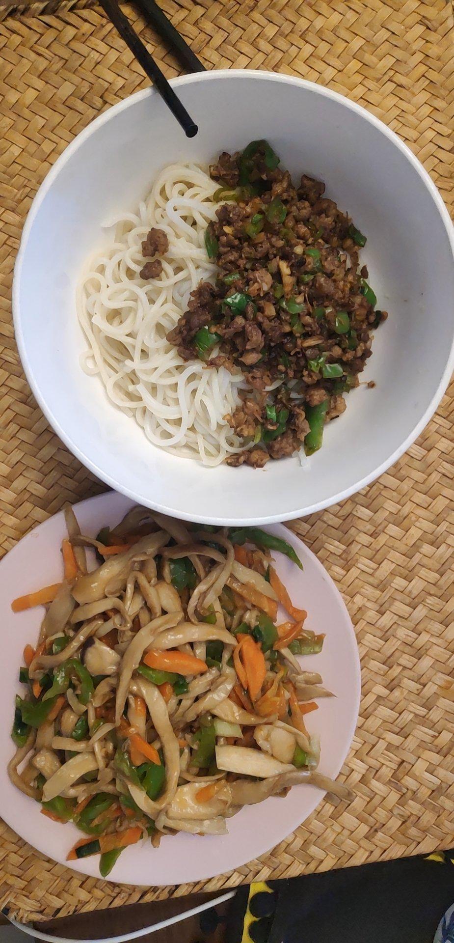 青椒肉酱面