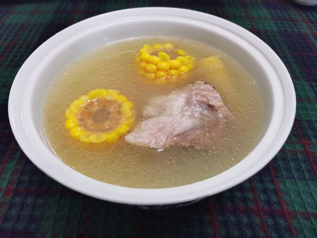 筒骨玉米汤