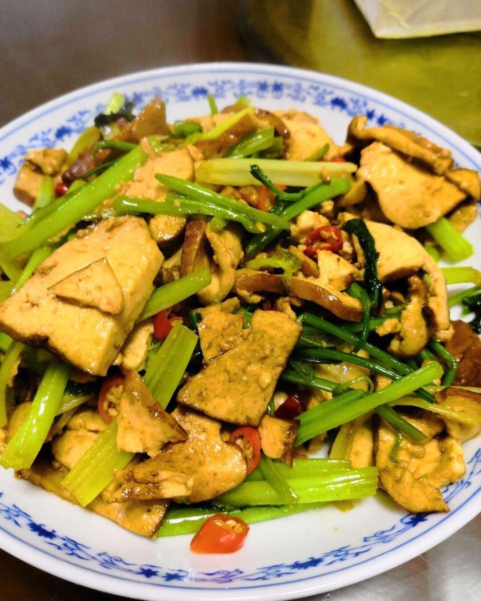 芹菜炒香干