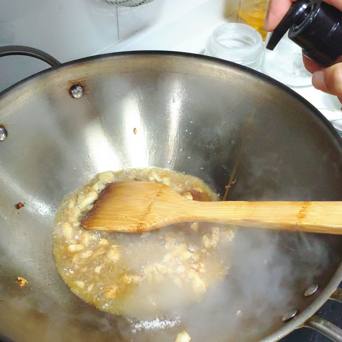 红烧荷包蛋-做法简单绝对好吃的一款家常菜的做法 步骤4