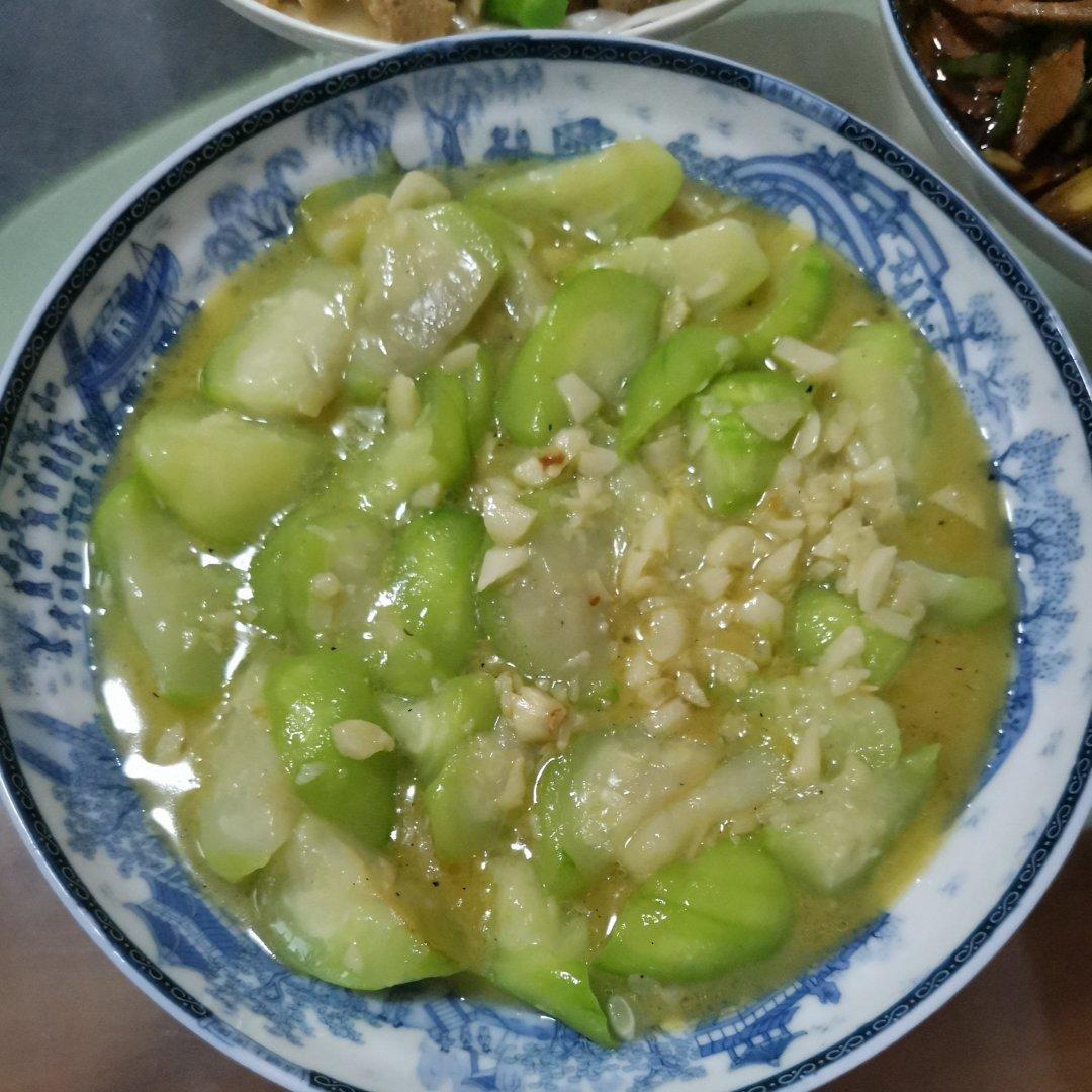 蒜蓉炒丝瓜，不黑不苦的秘诀告诉你
