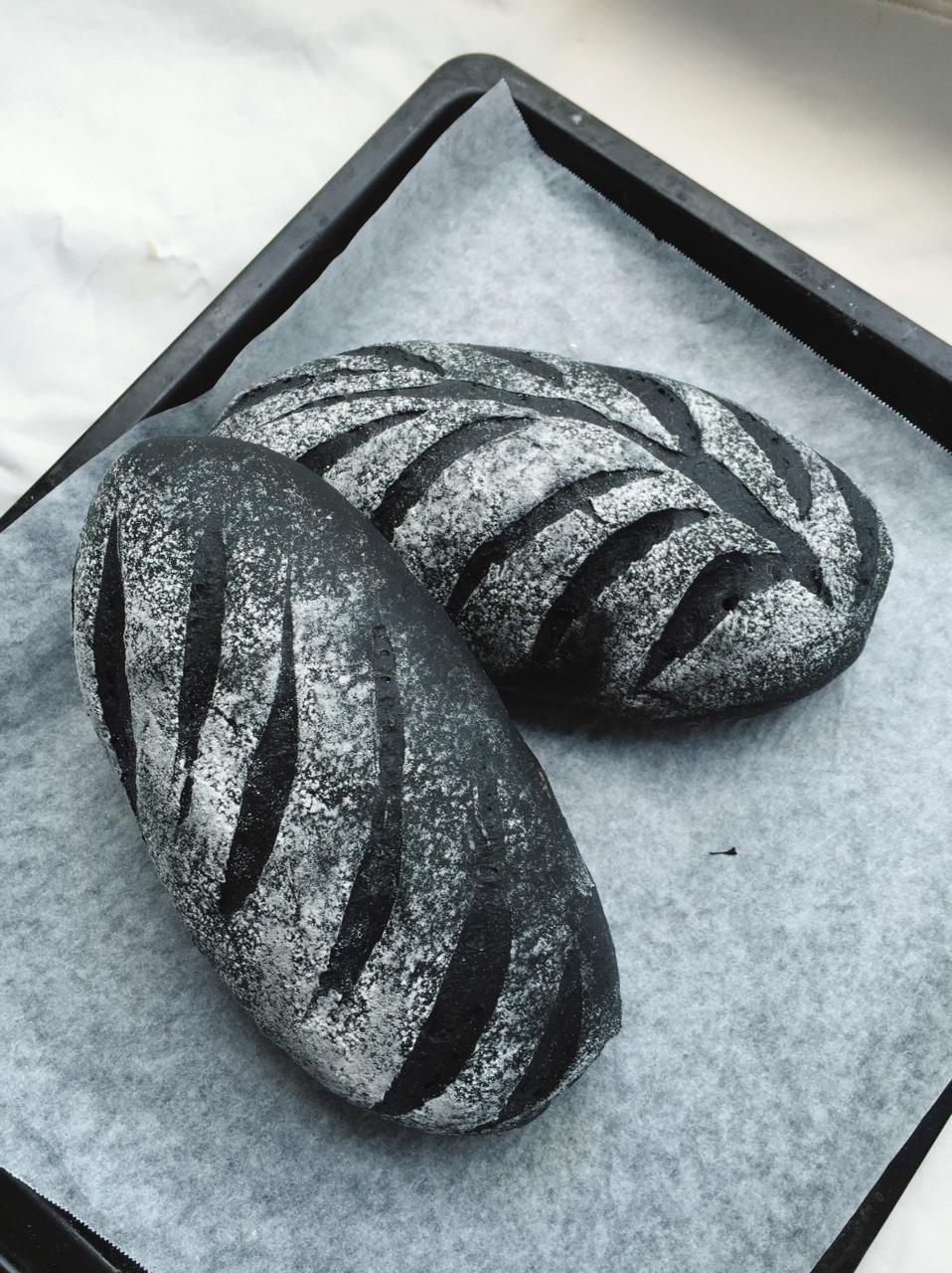 竹炭菠萝百香果奶酪软欧