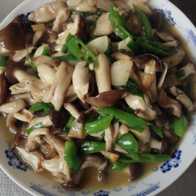 芦笋爆炒松茸仔