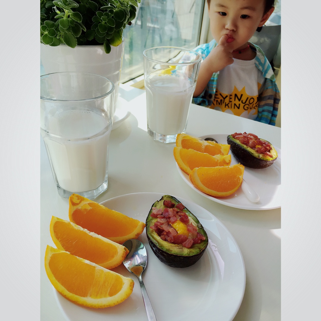 培根牛油果焗蛋