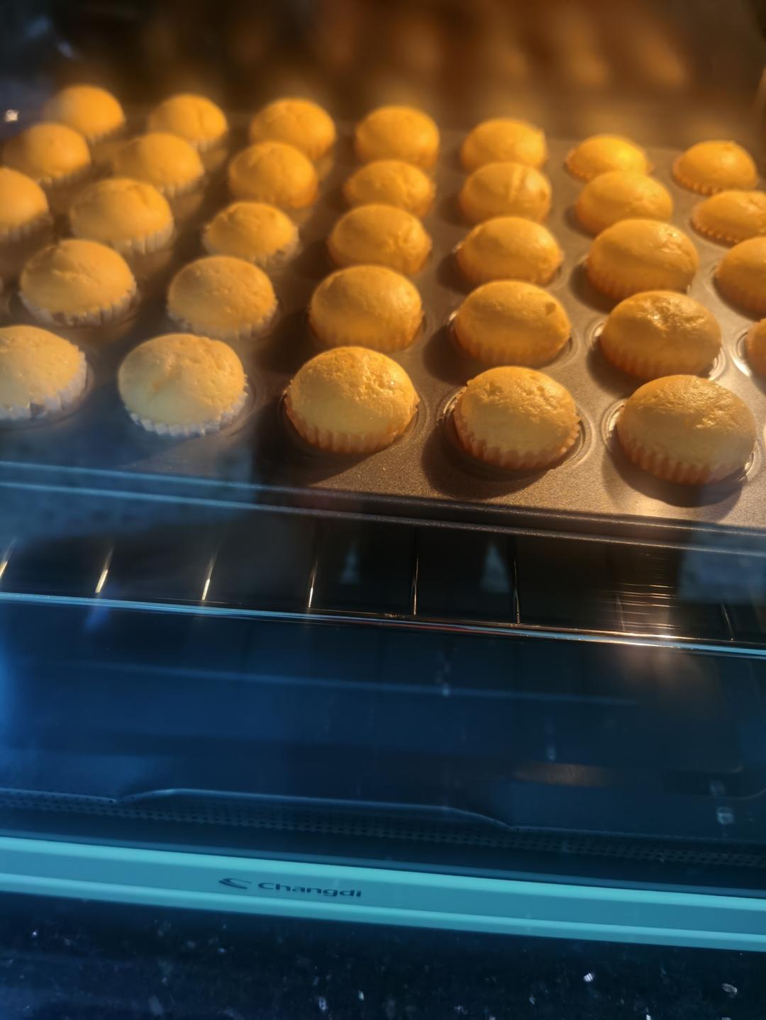 宝宝最爱的小纸杯蛋糕