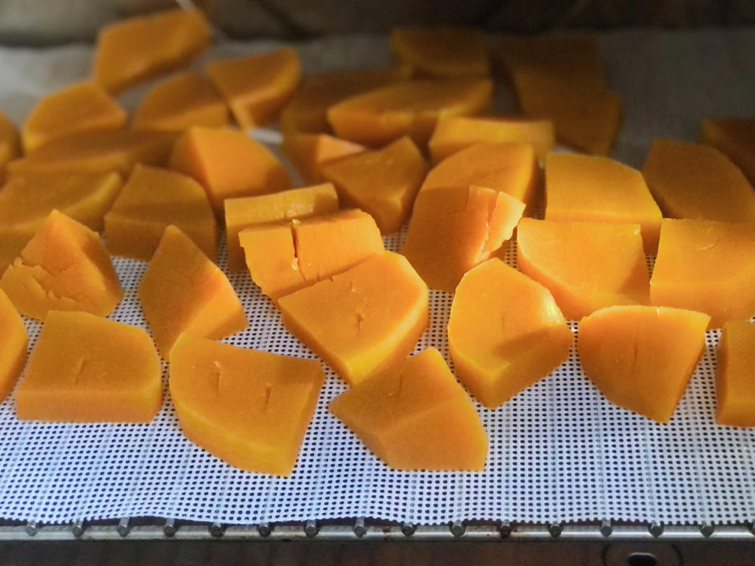 烤了一盘花儿~八角南瓜大鼓面包