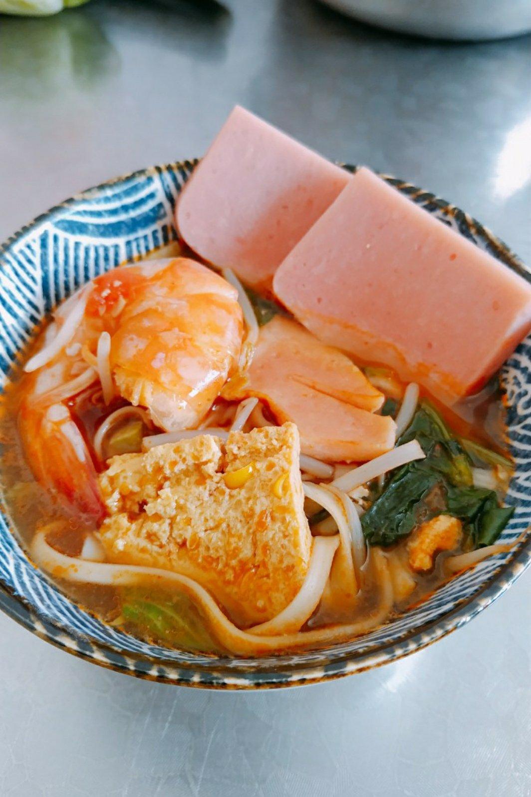 宝宝の番茄大虾汤面&妈妈の韩式泡菜大虾汤面