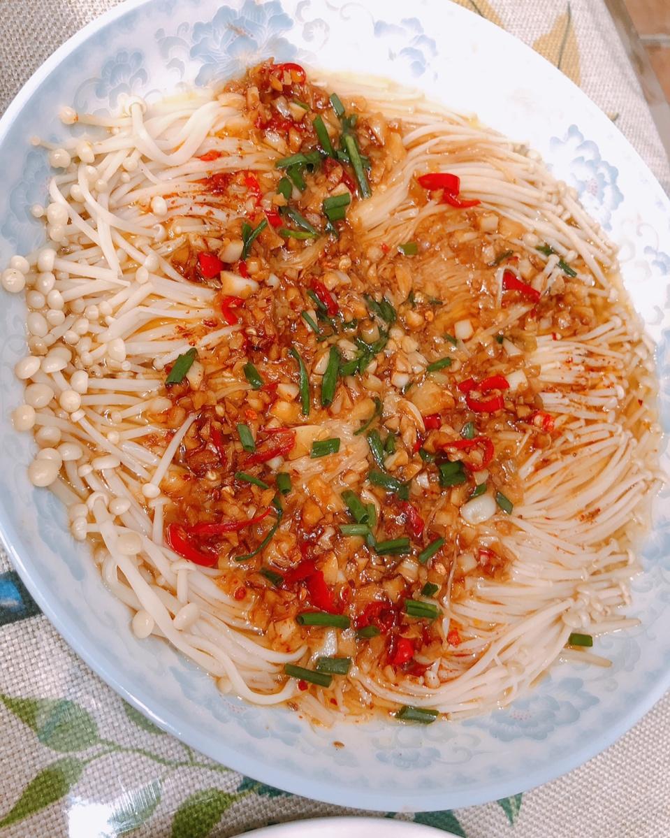 超美味又简单的蒜泥金针菇