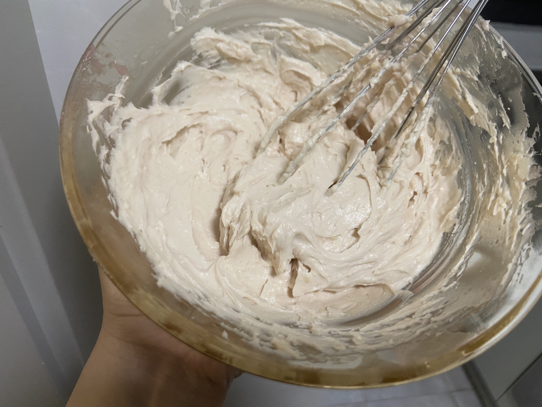 巧克力奶油奶酪霜（少黄油 免打发 可抹面 可挤花 冷藏不变硬哟！）