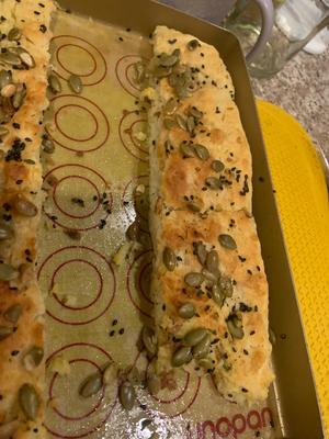 意大利佛卡夏香草香蒜包（簡易食譜） The famous Italian Rosemary & Thyme Garlic Focaccia bread的做法 步骤15