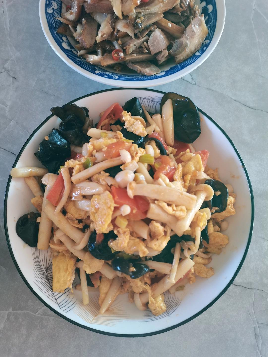 素菜：鸡蛋炒白玉菇木耳