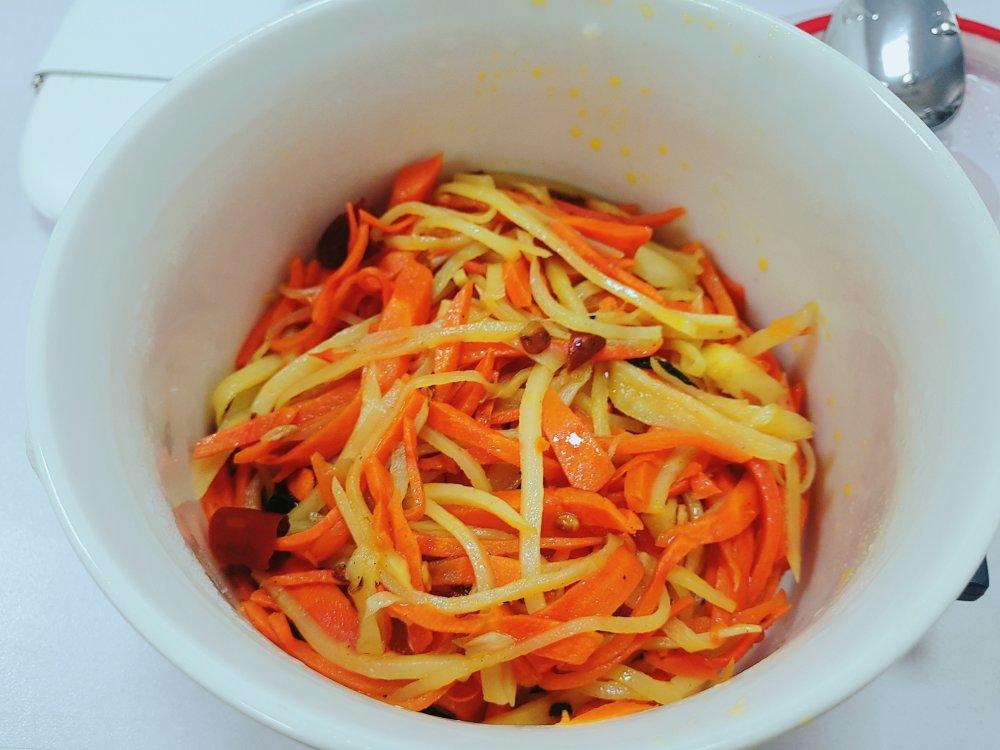 炒胡萝卜土豆丝
