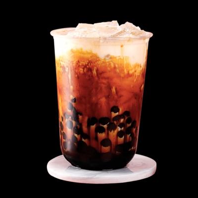 盛出一部分红糖,涂抹在杯子底部,作为脏脏奶茶的底部将纯牛奶倒入锅中