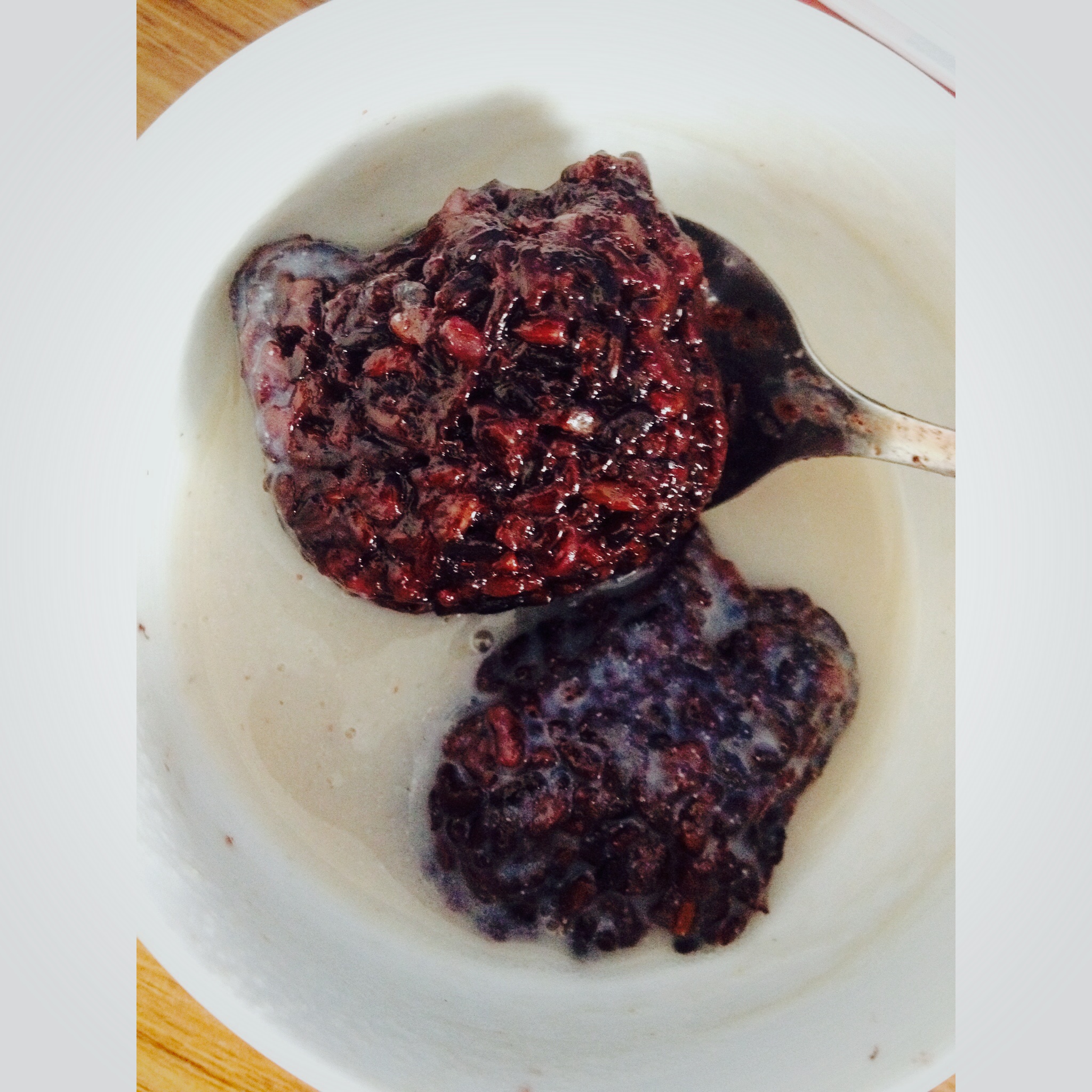 90后花生妹做的牛奶黑糯米甜甜