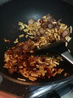 萝卜干炒腊肉（湘菜）新增腊肉快速去咸的方法的做法 步骤5