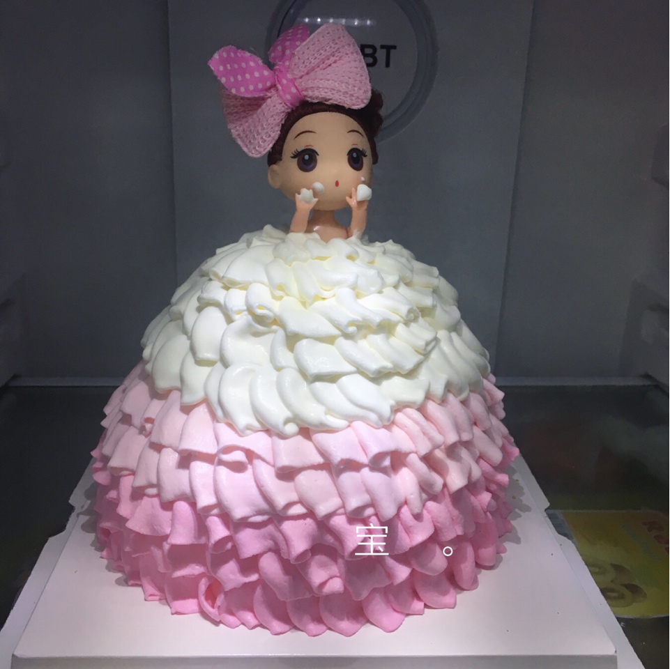 梦幻时尚的芭比蛋糕
