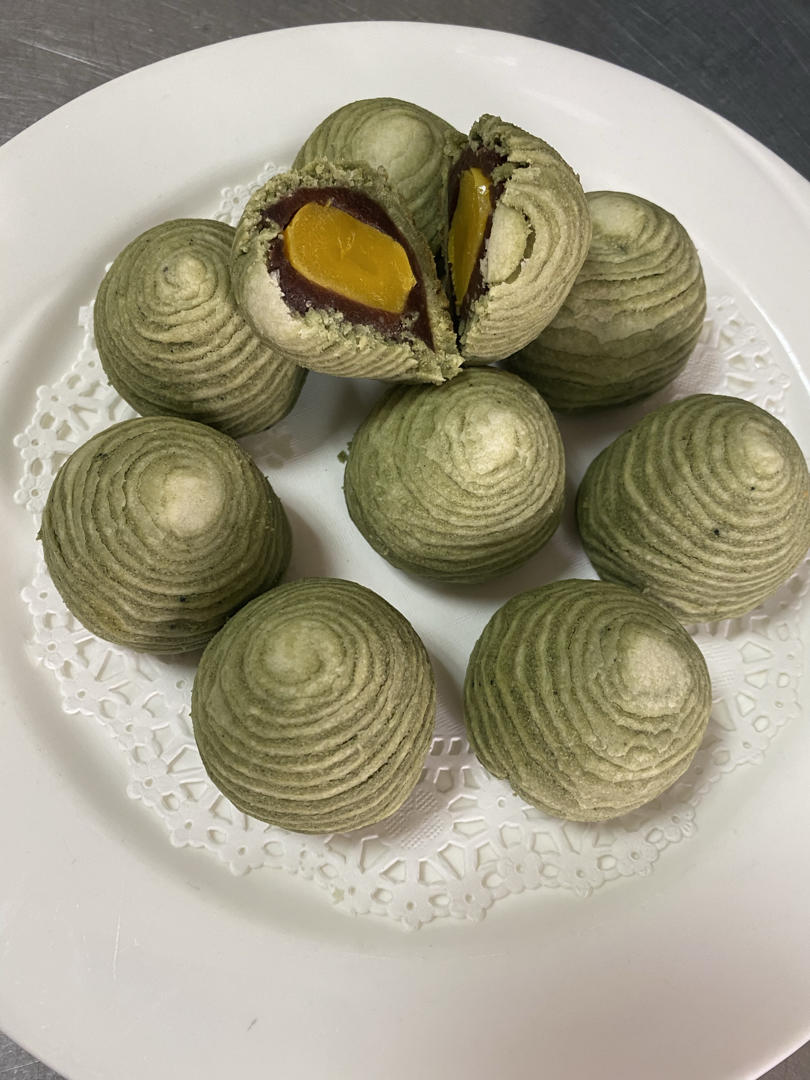 这样做的蛋黄酥层次更清晰