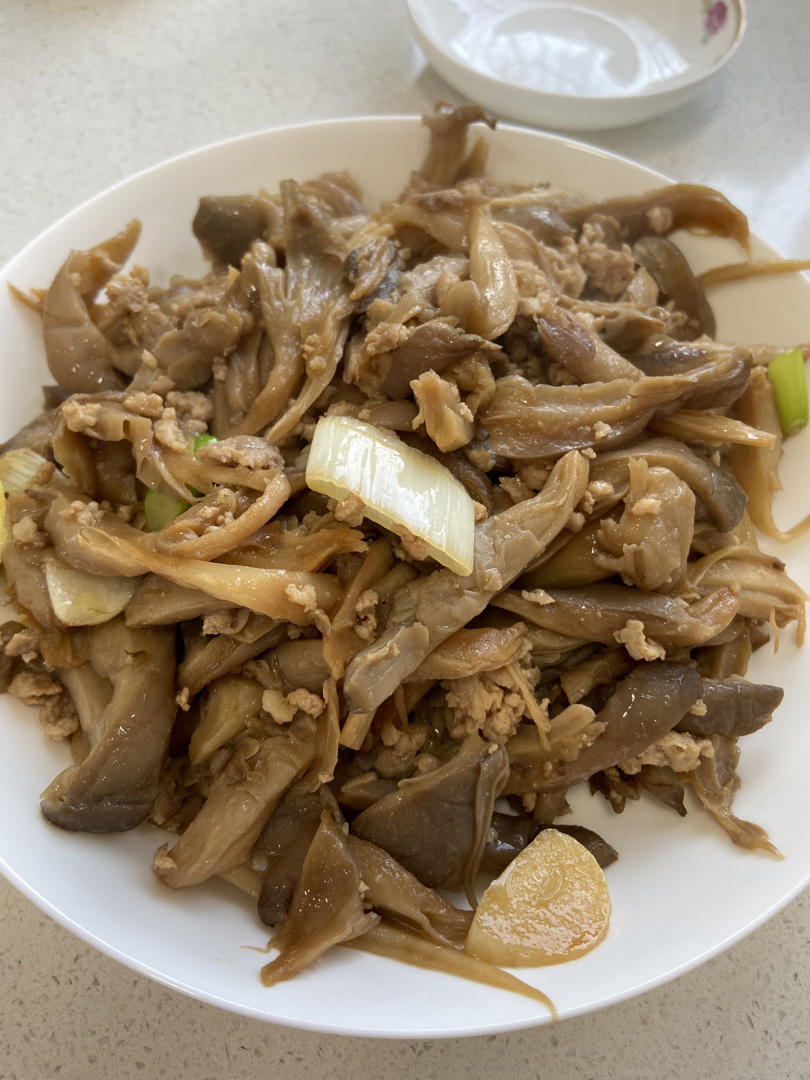 蘑菇炒肉