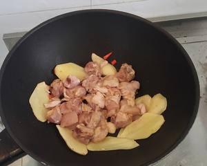 姜葱炒鸡的做法 步骤4