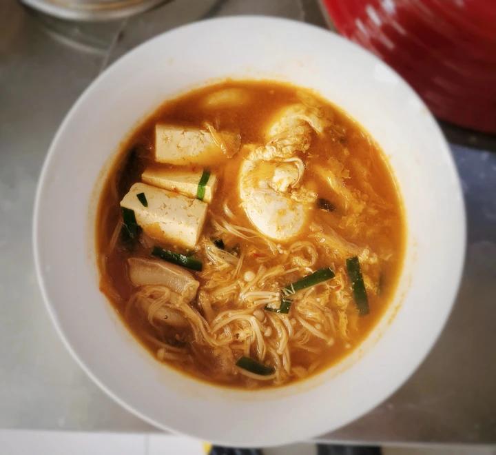 辣白菜五花肉豆腐蛤蜊汤【昨日的美食sp】