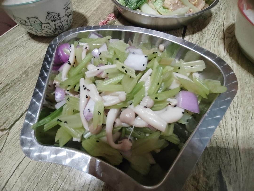 凉拌芹菜