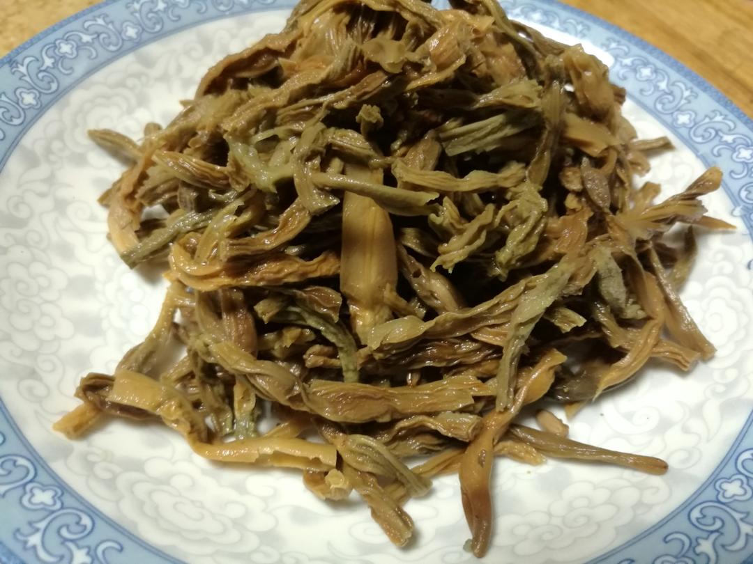 腊肉蒸干豆角的做法 步骤1