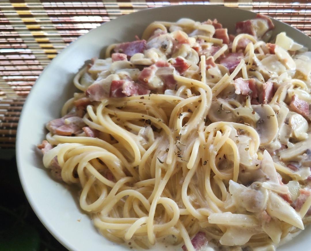 奶油蘑菇培根意大利面