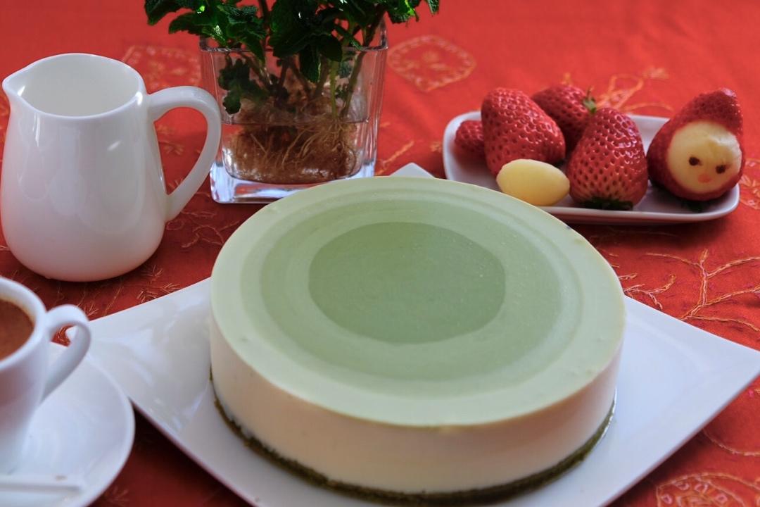 渐变抹茶慕斯蛋糕：我Amanda带着既美又作的抹茶甜点又来了！【曼食慢语】
