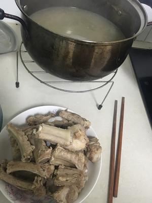 红烧排骨炖土豆豆角的做法 步骤1