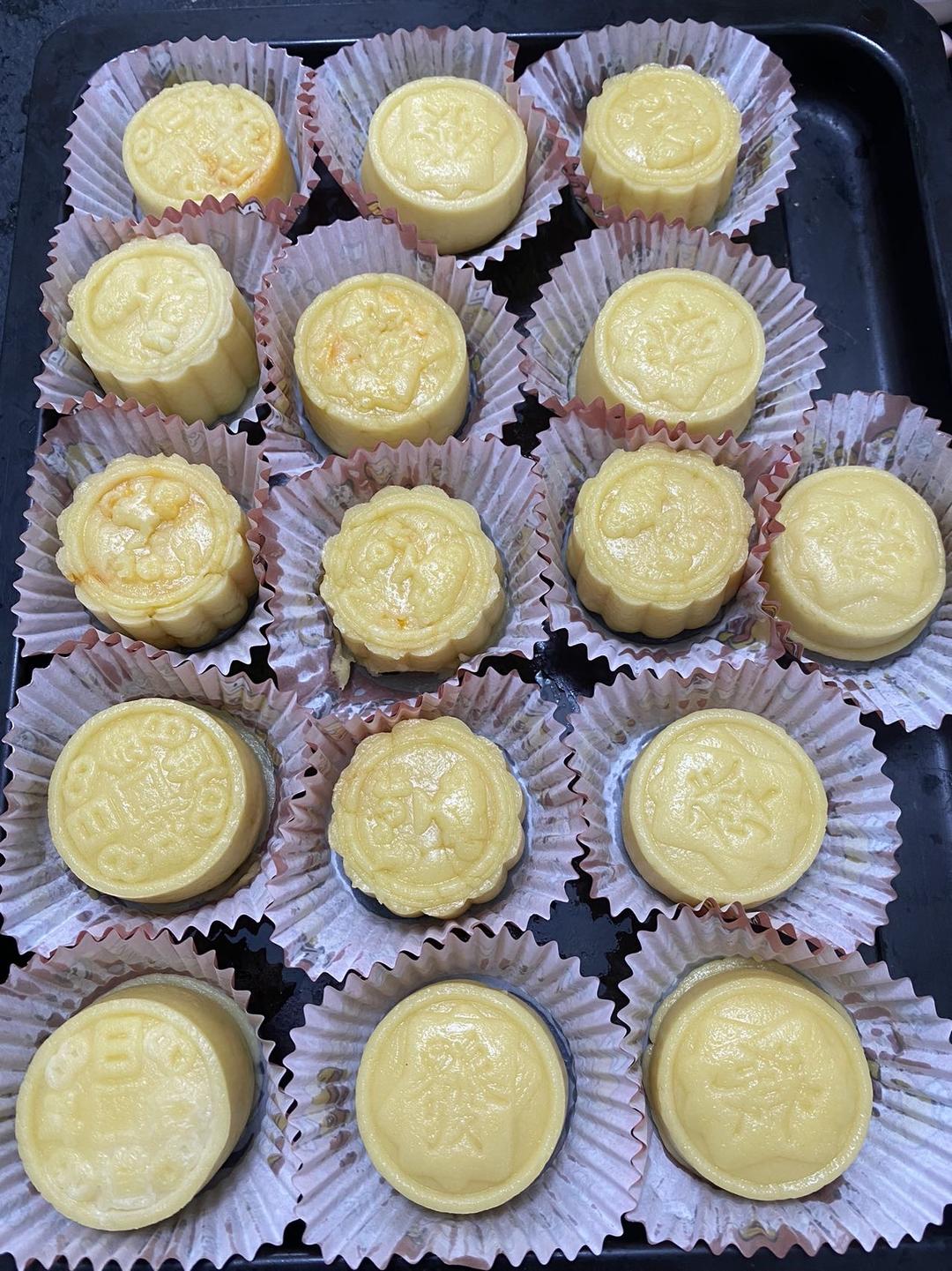 粒粒蛋黄半岛奶黄月饼