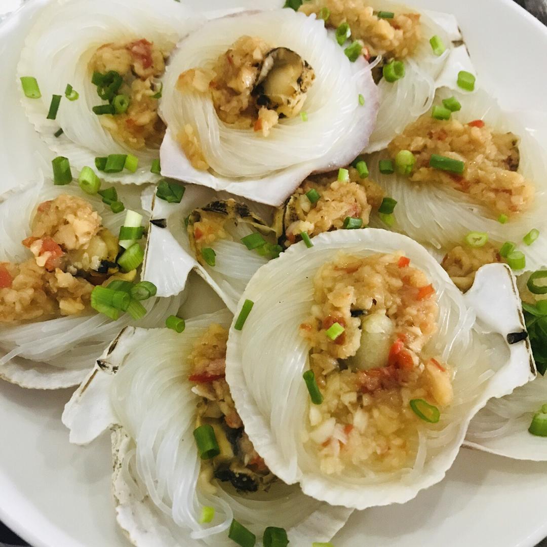 爱做菜的小仙女meow做的蒜蓉粉丝蒸扇贝