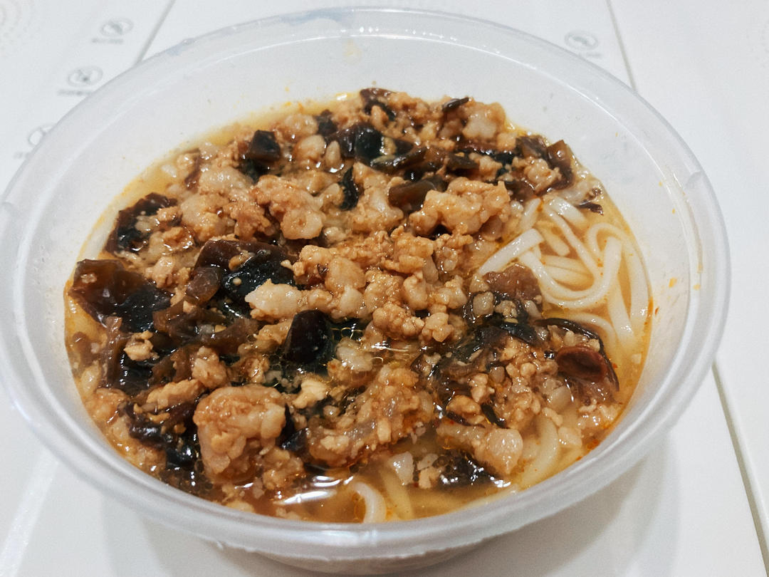 好吃到哭的肉臊子面