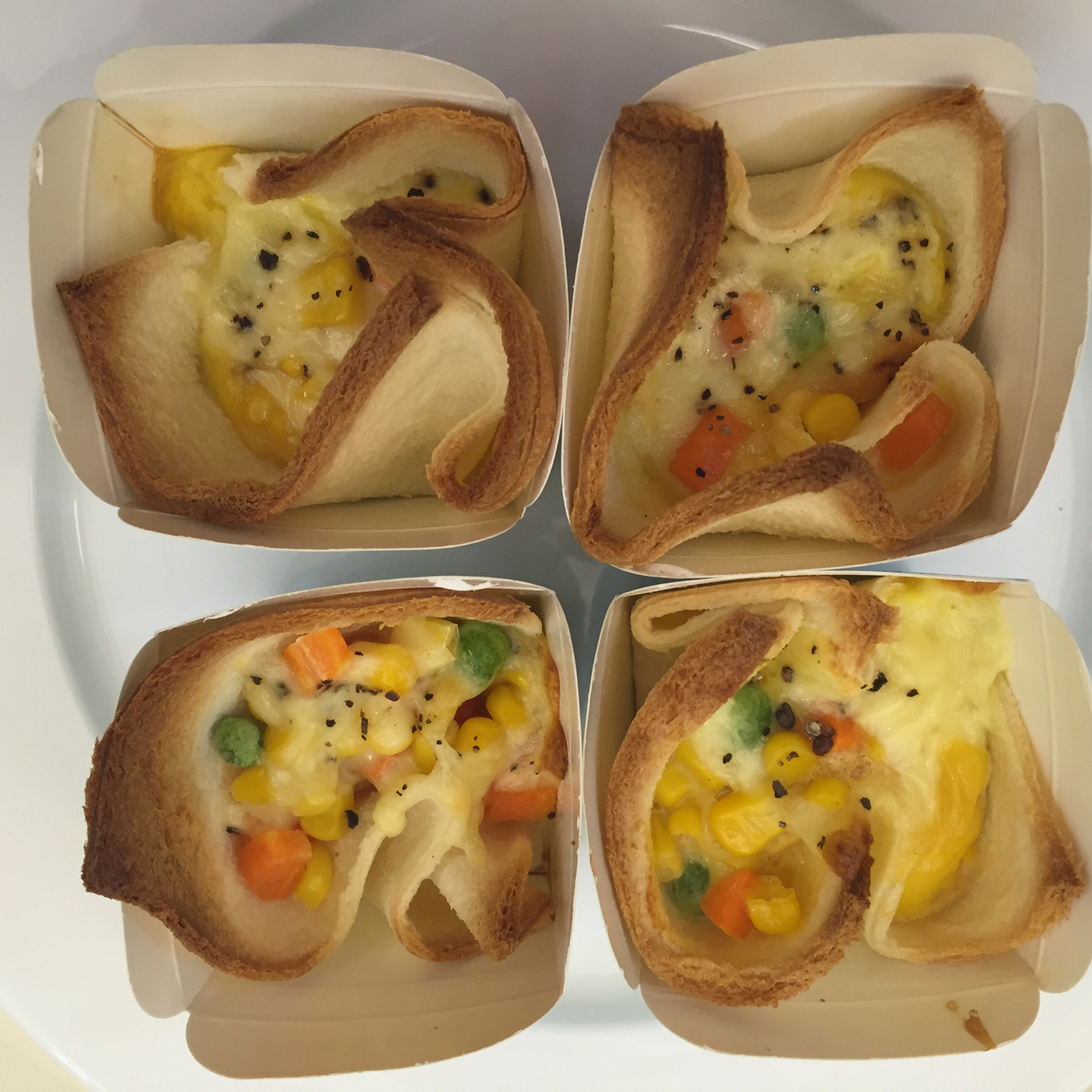鸡蛋吐司杯盏