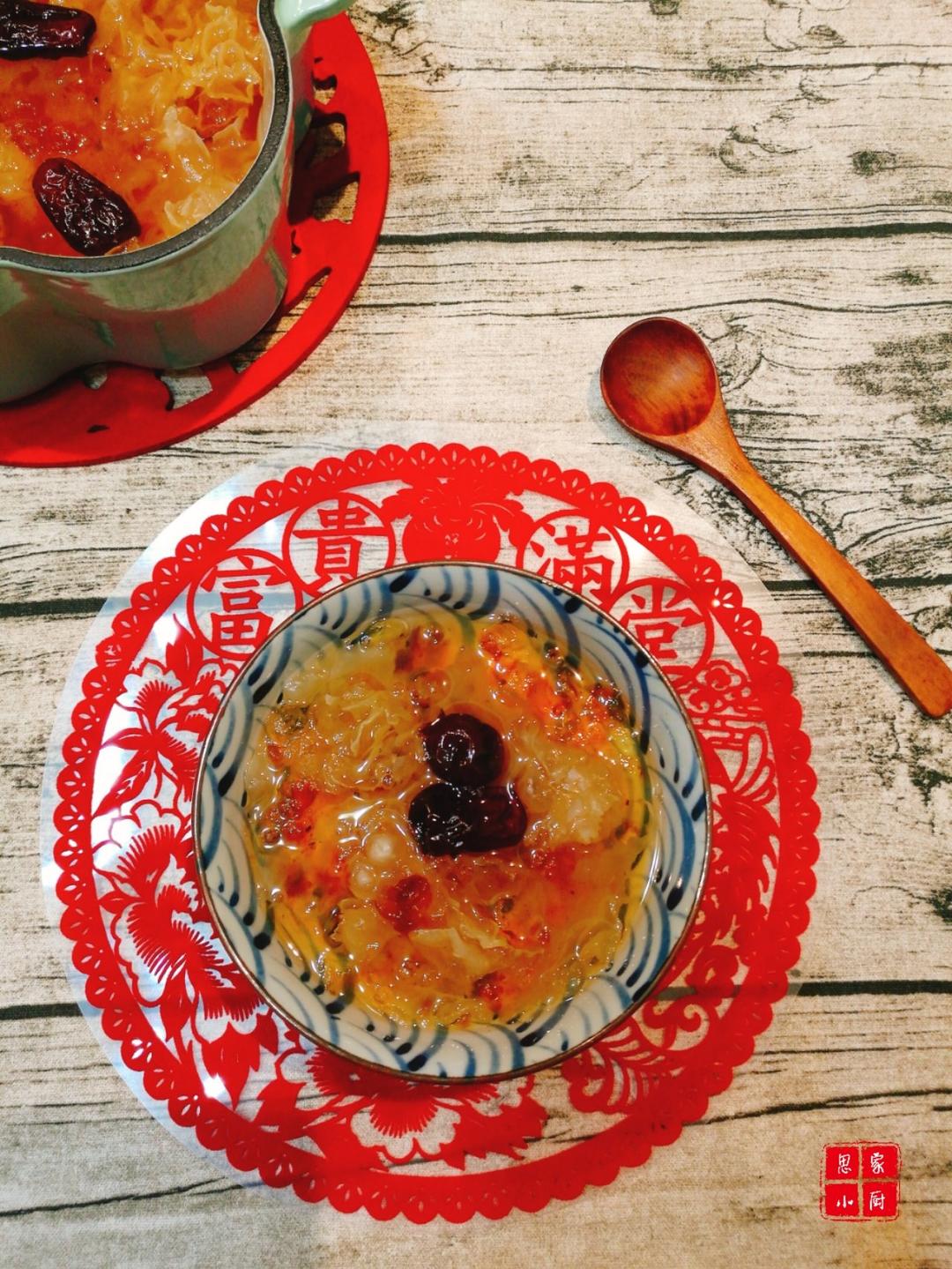 桃胶银耳红枣羹