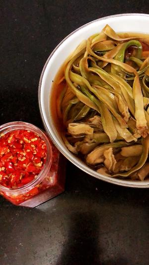 剁辣椒麻油贡菜的做法 步骤1